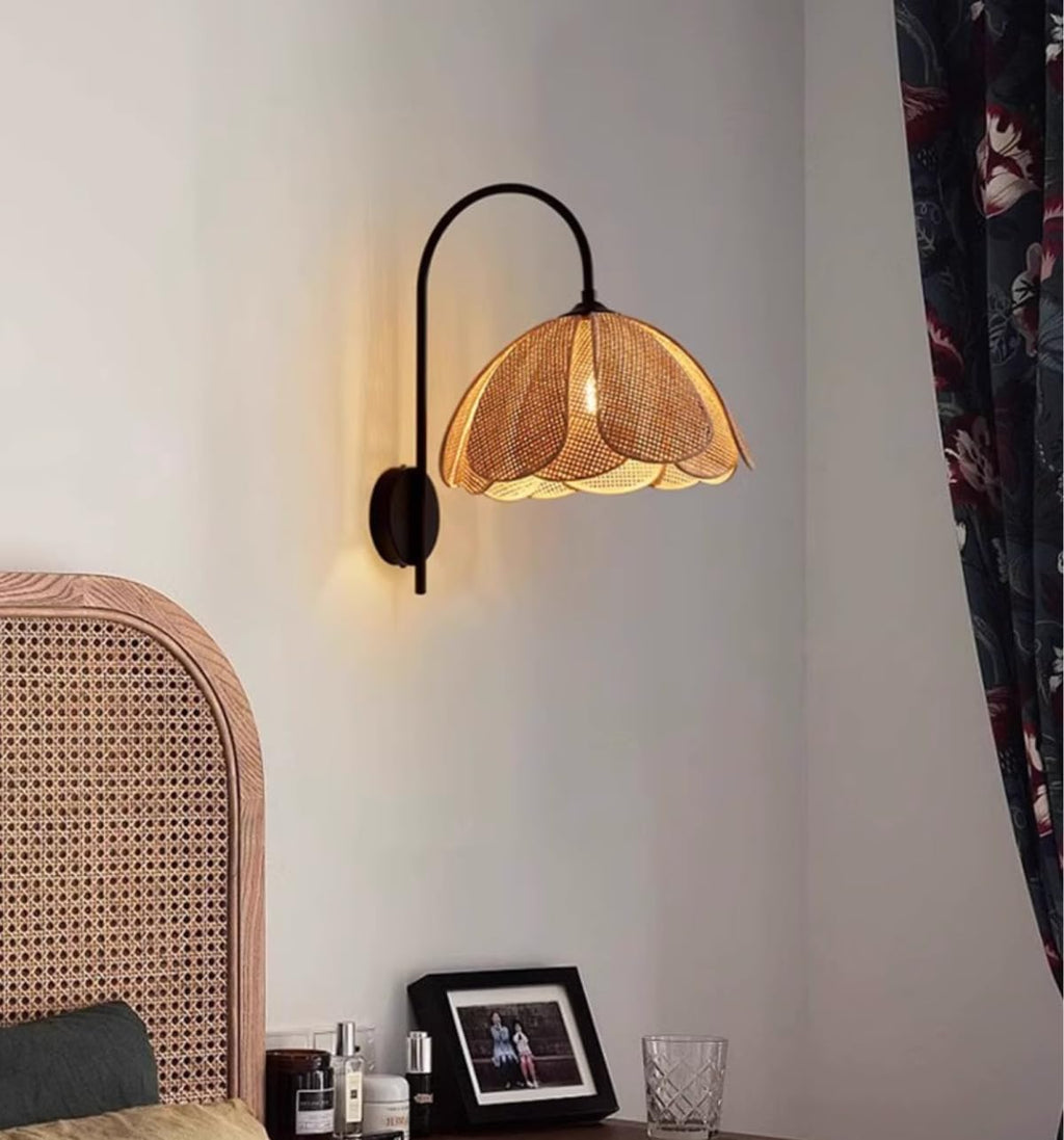 Creative Petal-Shaped Wall Light Rattan Woven Wall Lamp Pastoral Style Bedside Lamp Decorative Wall Lighting Fixture for for Bedroom,Hotel