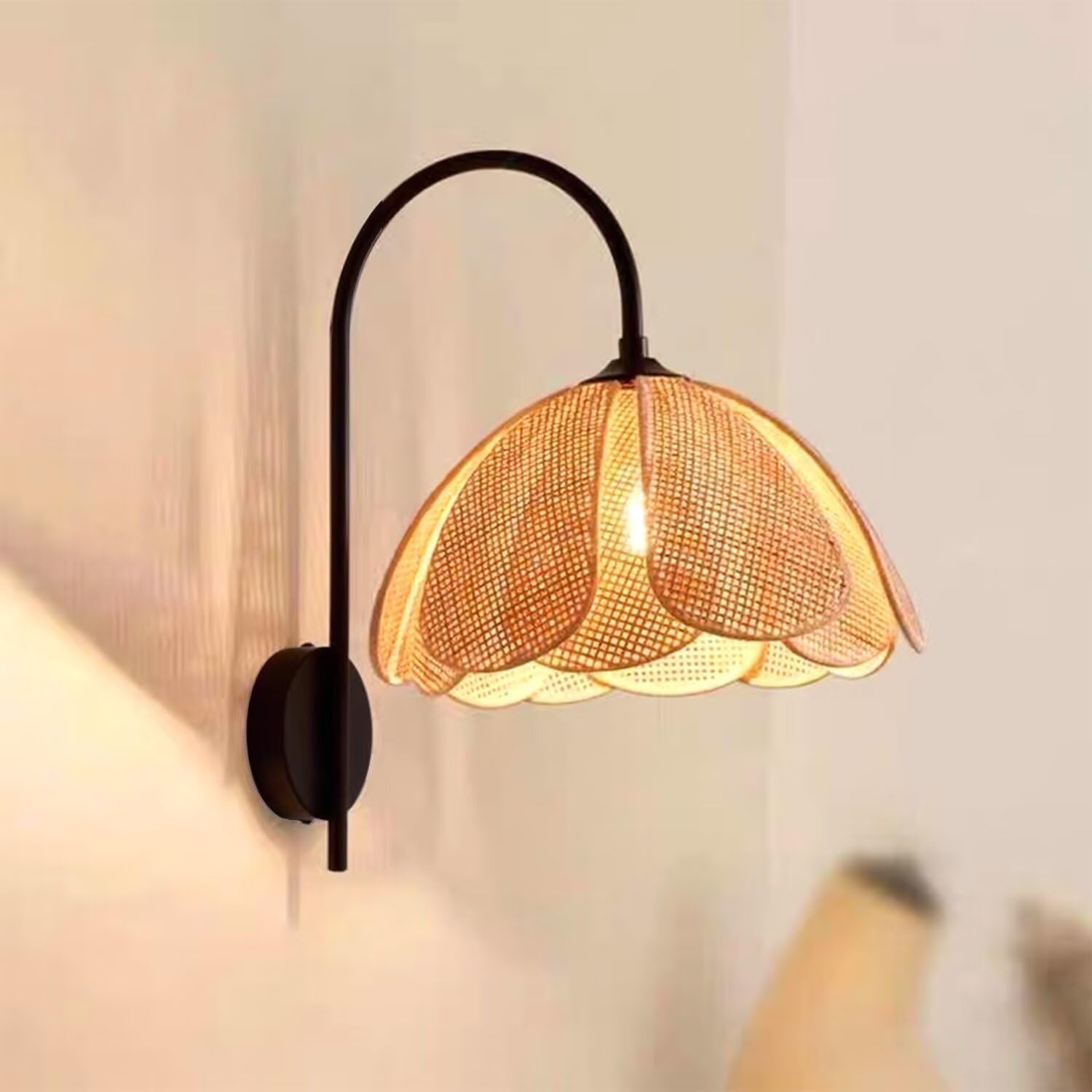 Creative Petal-Shaped Wall Light Rattan Woven Wall Lamp Pastoral Style Bedside Lamp Decorative Wall Lighting Fixture for for Bedroom,Hotel